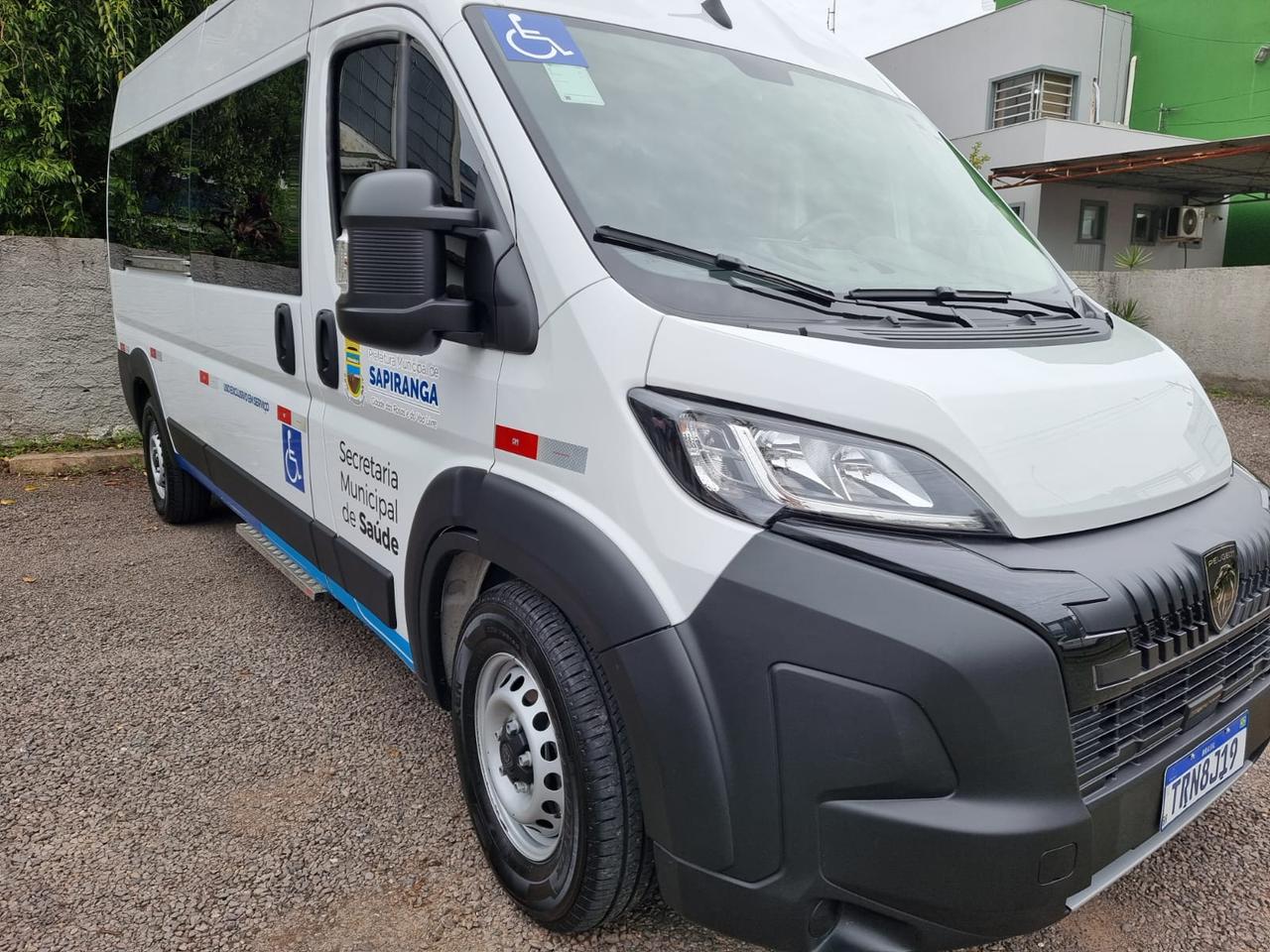 Saúde de Sapiranga reforça frota com novo minibus acessível para pacientes